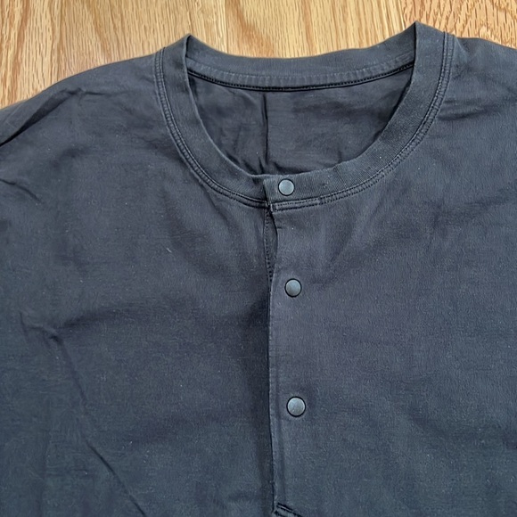 Lululemon men’s small black fundamental long sleeve tee. - Picture 3 of 11